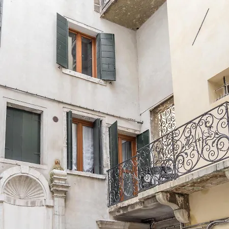 Riva Palace Apartments By Wonderful Italy-3